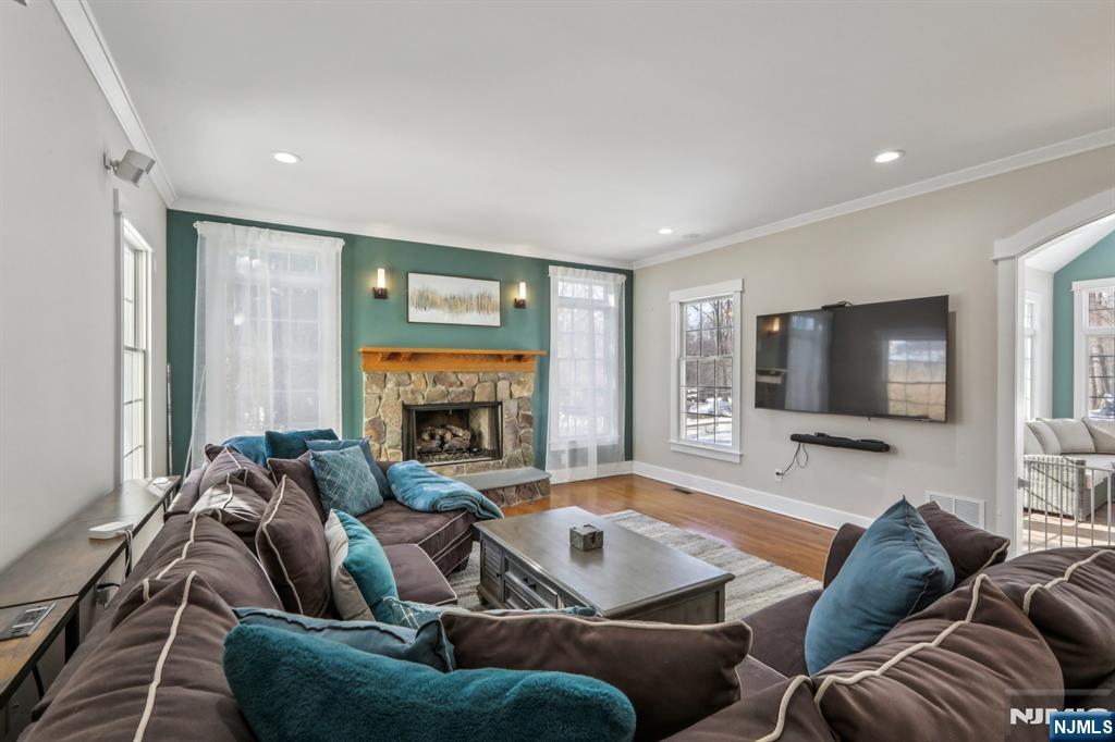 12 Cowie Road Chester, NJ 07930 - Photo 7 of 50