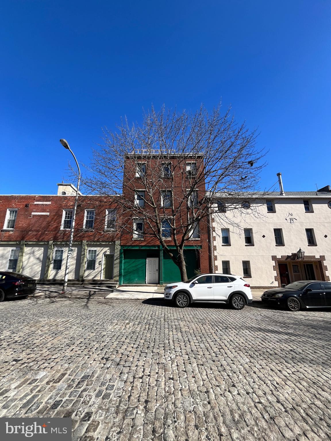 a car parked in front of a building