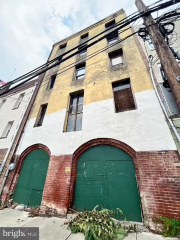 a view of a large parking space