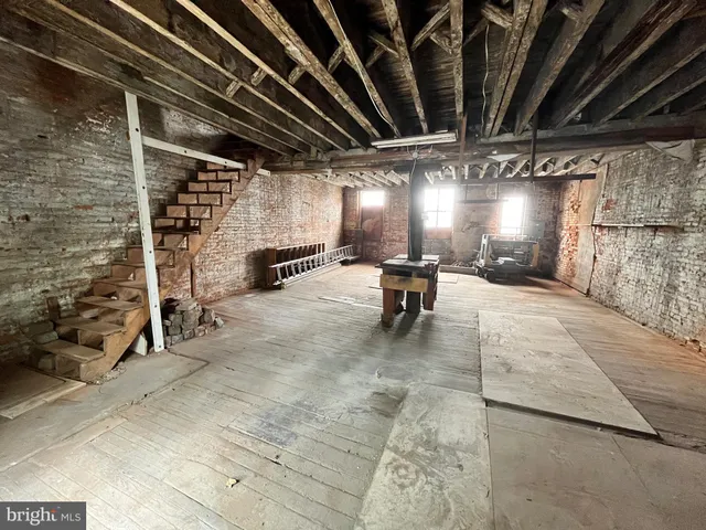 a car parked in front of a building