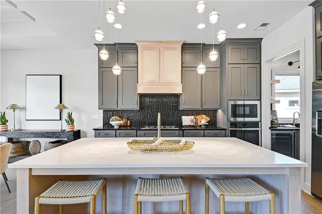 $753,700 | 25134 West 98th Place, Lenexa, KS 66227