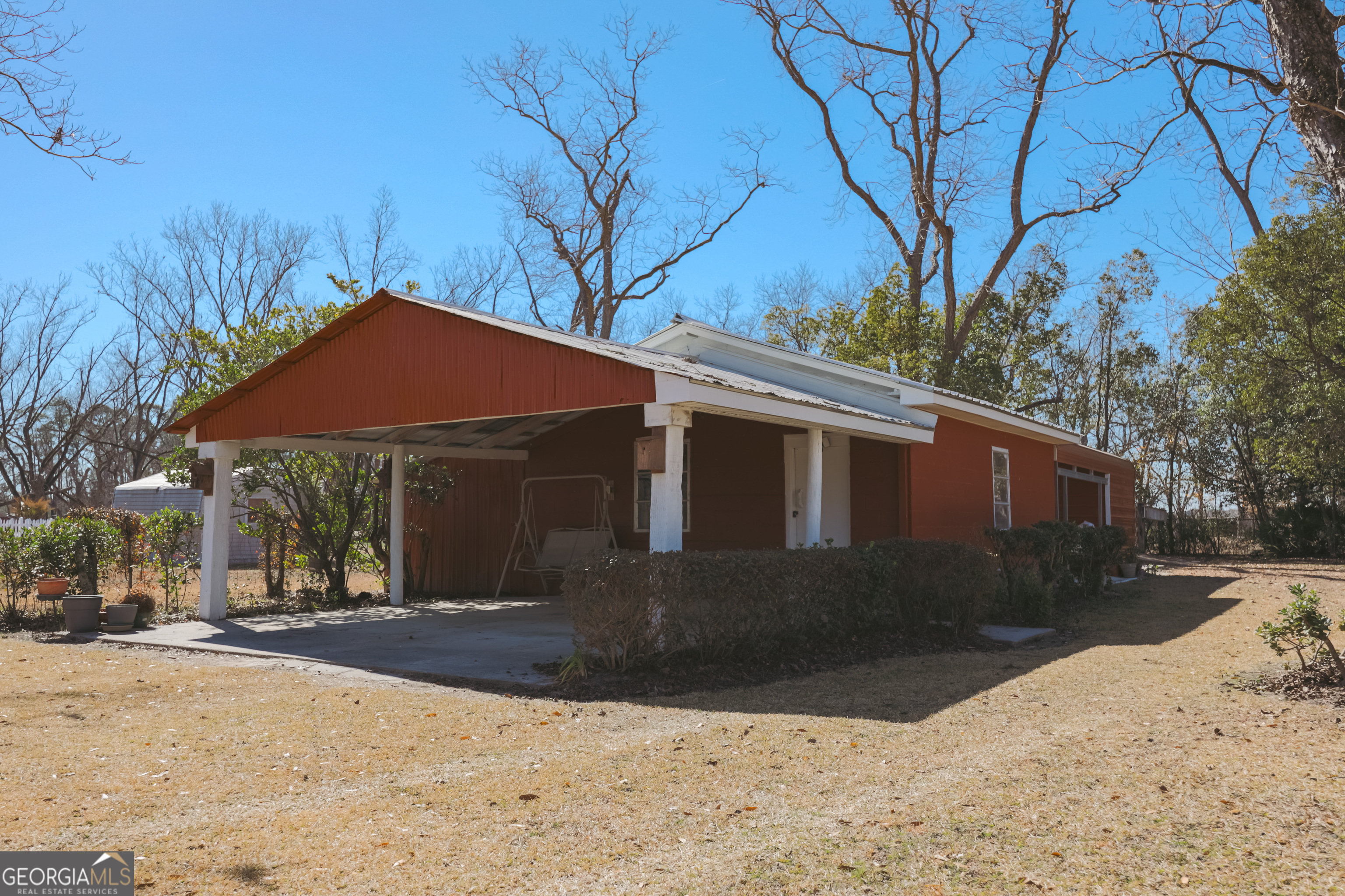 3111 Spatola Loop Blackshear, GA 31516 - Photo 2 of 23 a front view of a house with a yard