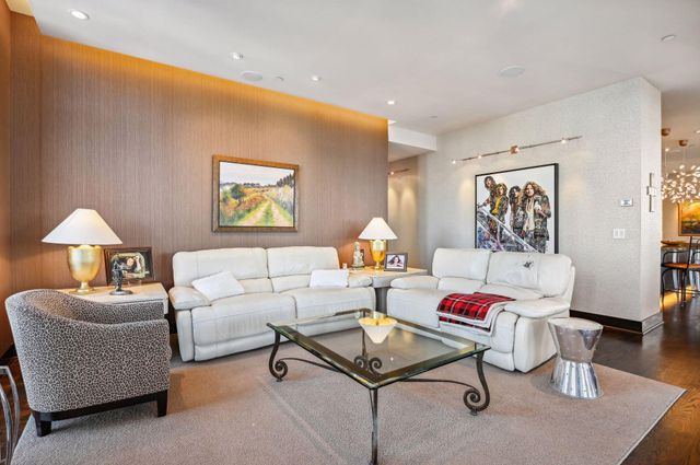 $1,699,900 | 201 South 11th Street, Unit 2500, Minneapolis, MN 55403