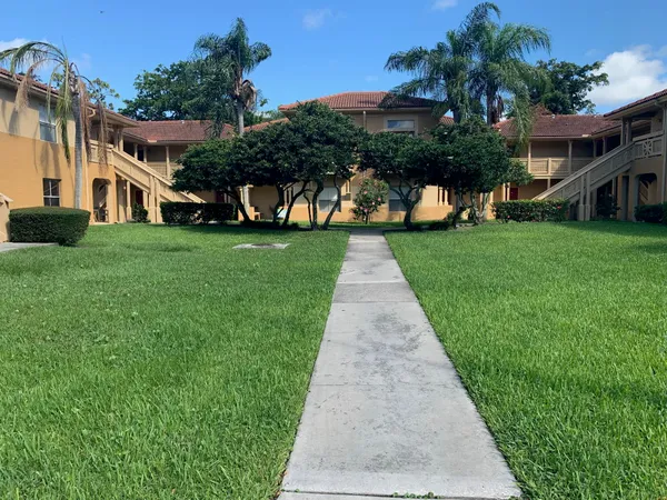 $2,000 | 4799 Via Palm Lakes, Unit 1611, West Palm Beach, FL 33417