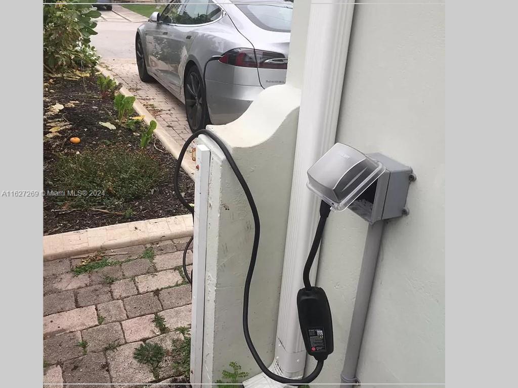 8818 Abbott Avenue Surfside, FL 33154 - Photo 21 of 28