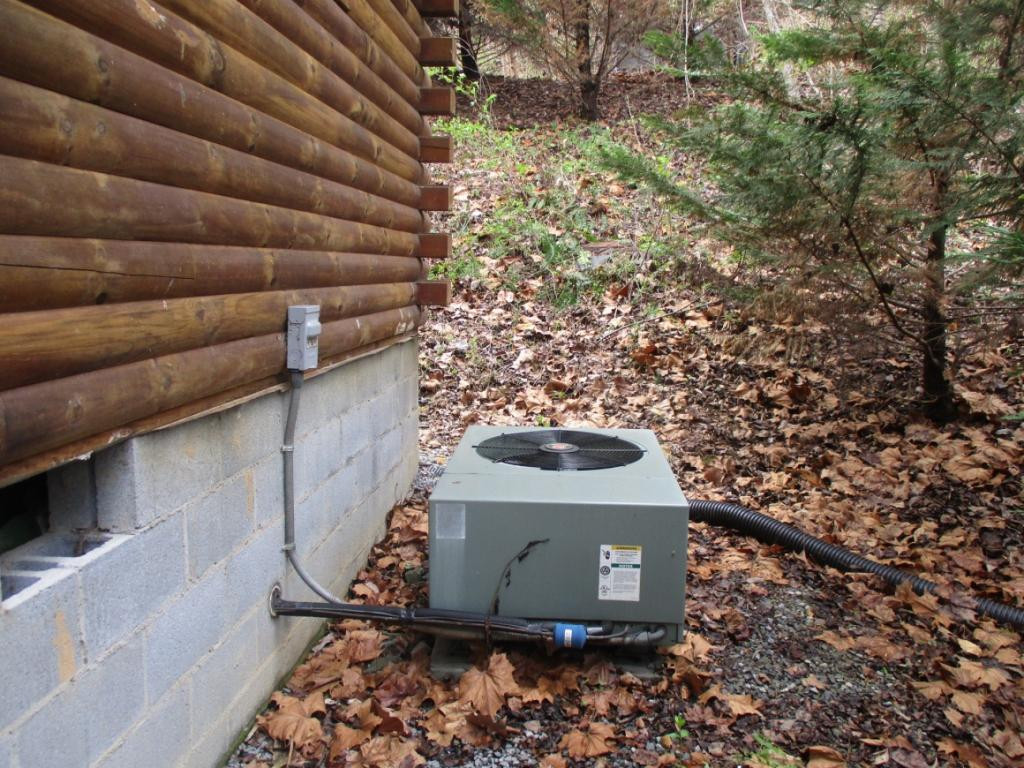 210 Short Coal Chute Road Elizabethton, TN 37643 - Photo 8 of 9 Photo 8