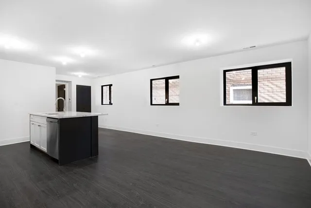 $2,300 | 1833 South Throop Street, Unit G, Chicago, IL 60608