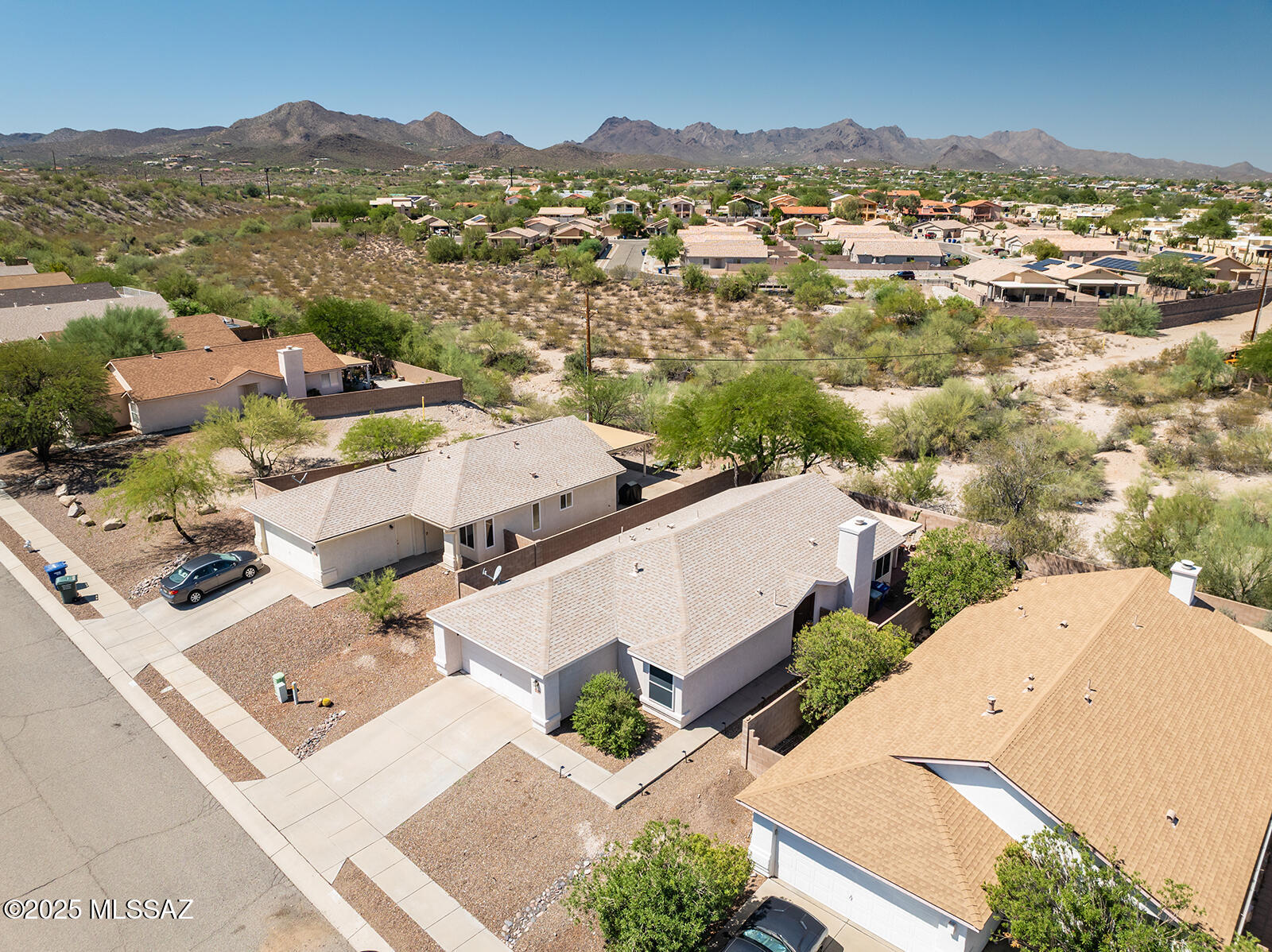 1333 North Thunder Ridge Drive Tucson, AZ 85745 - Photo 2 of 19