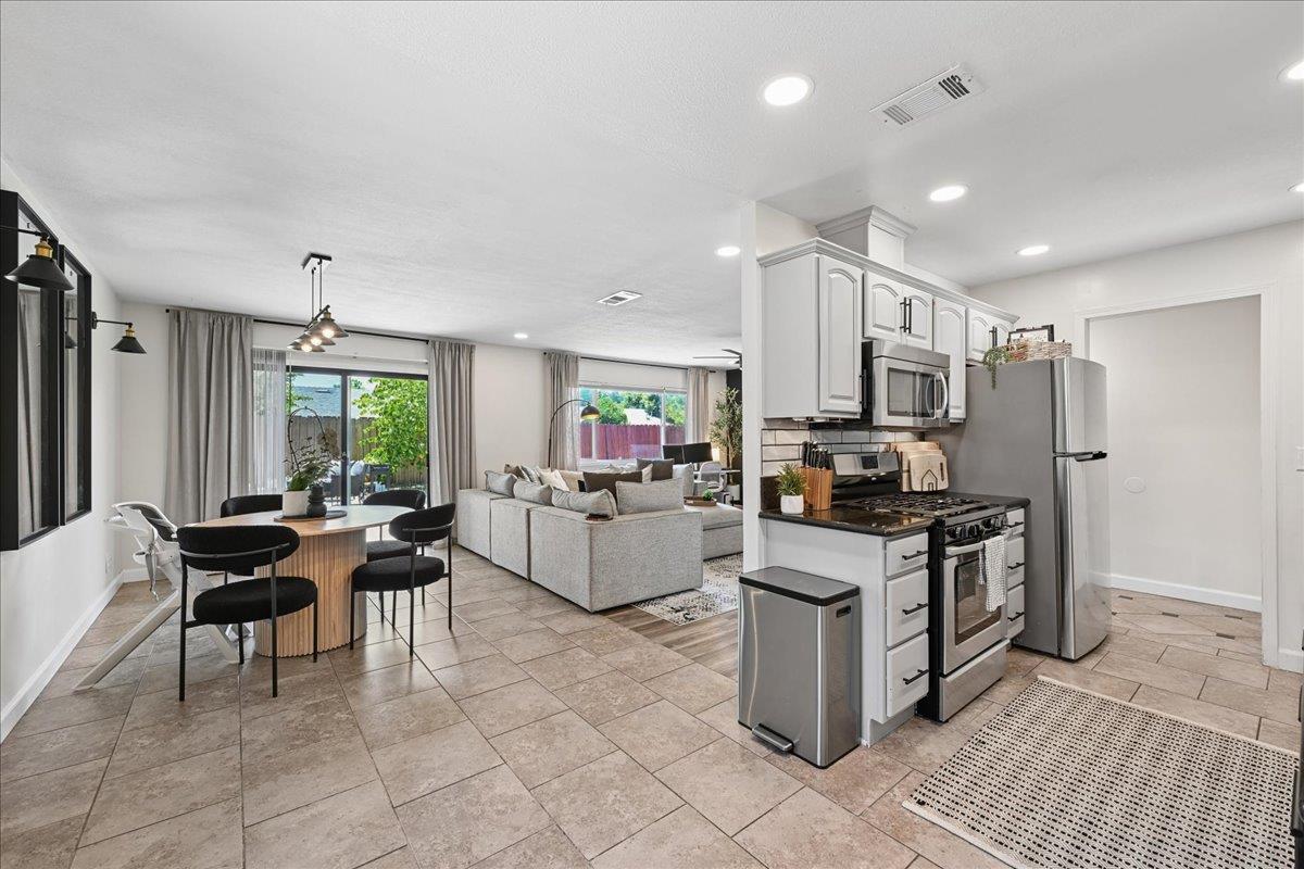 7724 Spring Valley Avenue Citrus Heights, CA 95610 - Photo 11 of 37