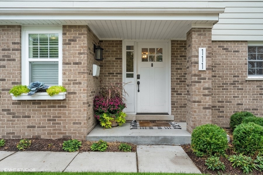 111 Riverside Drive Northfield, IL 60093 - Photo 2 of 33 a front view of a house with a garden