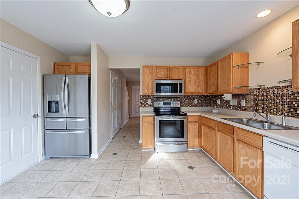 1623 Flagsworth Road Clover, SC 29710 - Photo 4 of 20 Gallery Image 4