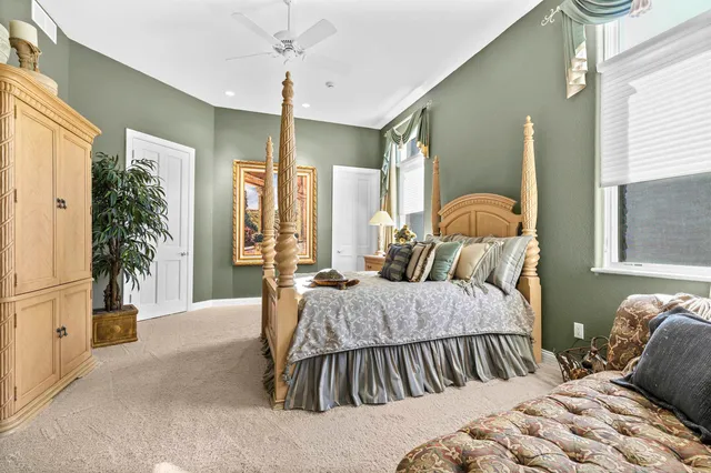 a view of sitting area of house