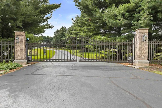 $995,000 | 17278 Laube Road, Davis, IL 61019