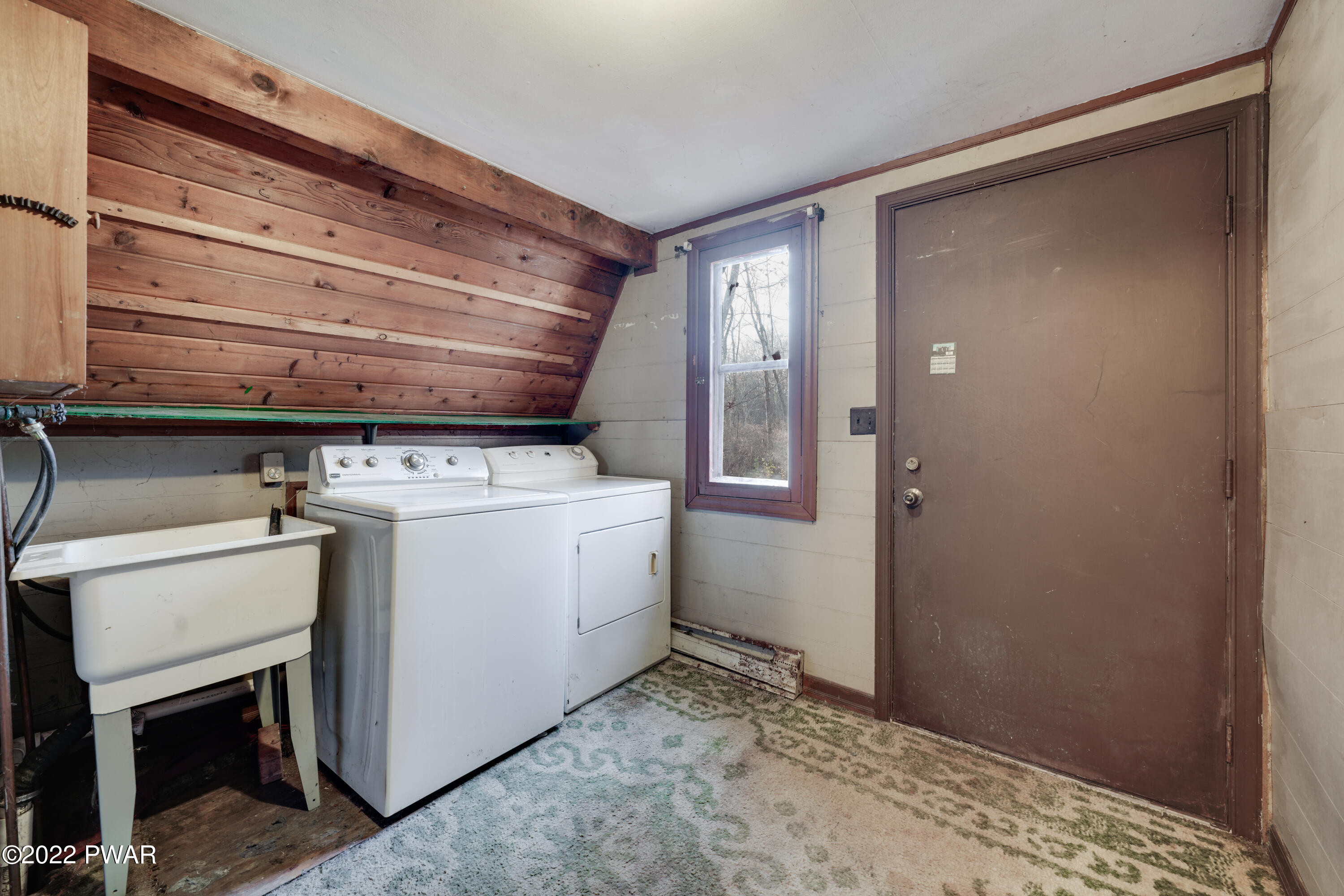 2513 Milford Road Bushkill, PA 18324 - Photo 20 of 24 a utility room with dryer and washer