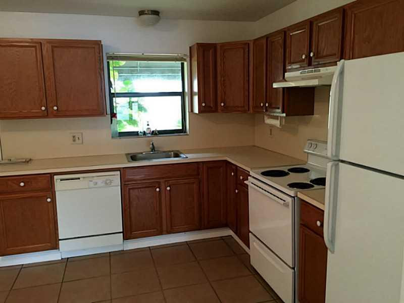 209 Southwest 7th Street, Unit S Dania Beach, FL 33004 - Photo 4 of 13 Kitchen