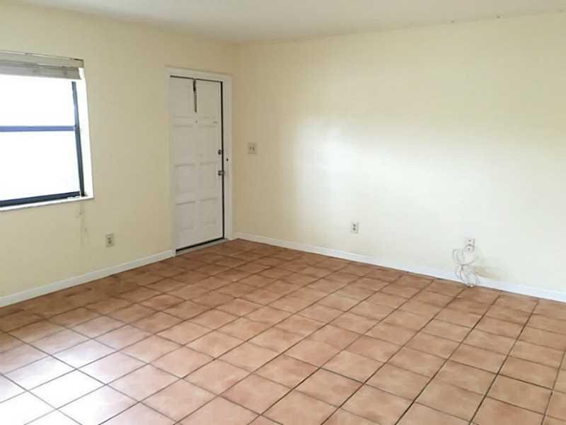 209 Southwest 7th Street, Unit S Dania Beach, FL 33004 - Photo 5 of 13 Living Room