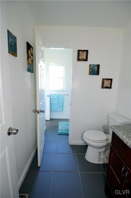 8757 South Loop Road Slatington, PA 18080 - Photo 19 of 50 Full Bath without divider door closed