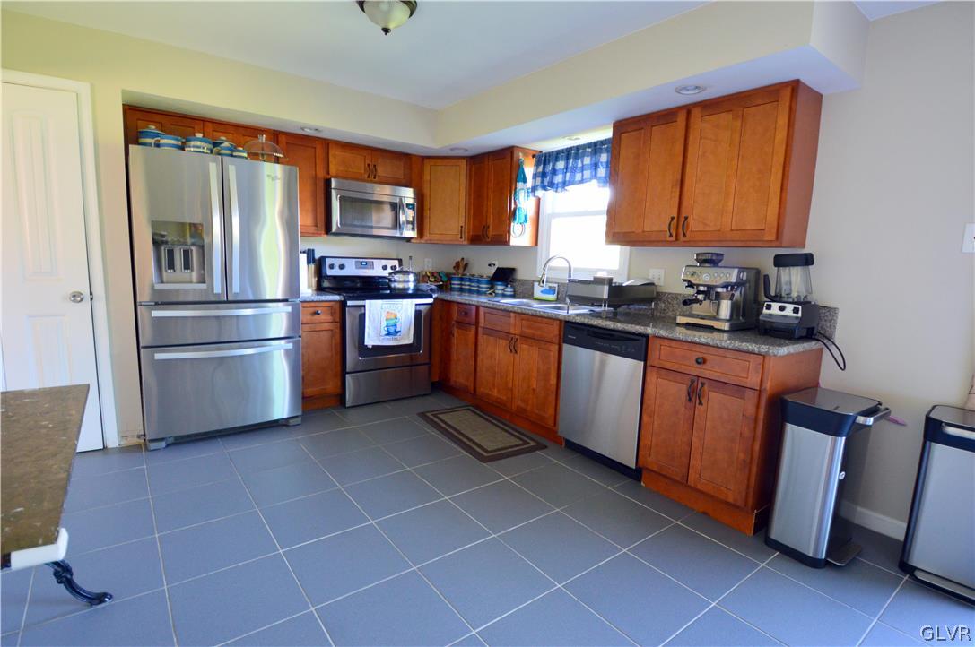 8757 South Loop Road Slatington, PA 18080 - Photo 8 of 50 Gallery Image 8