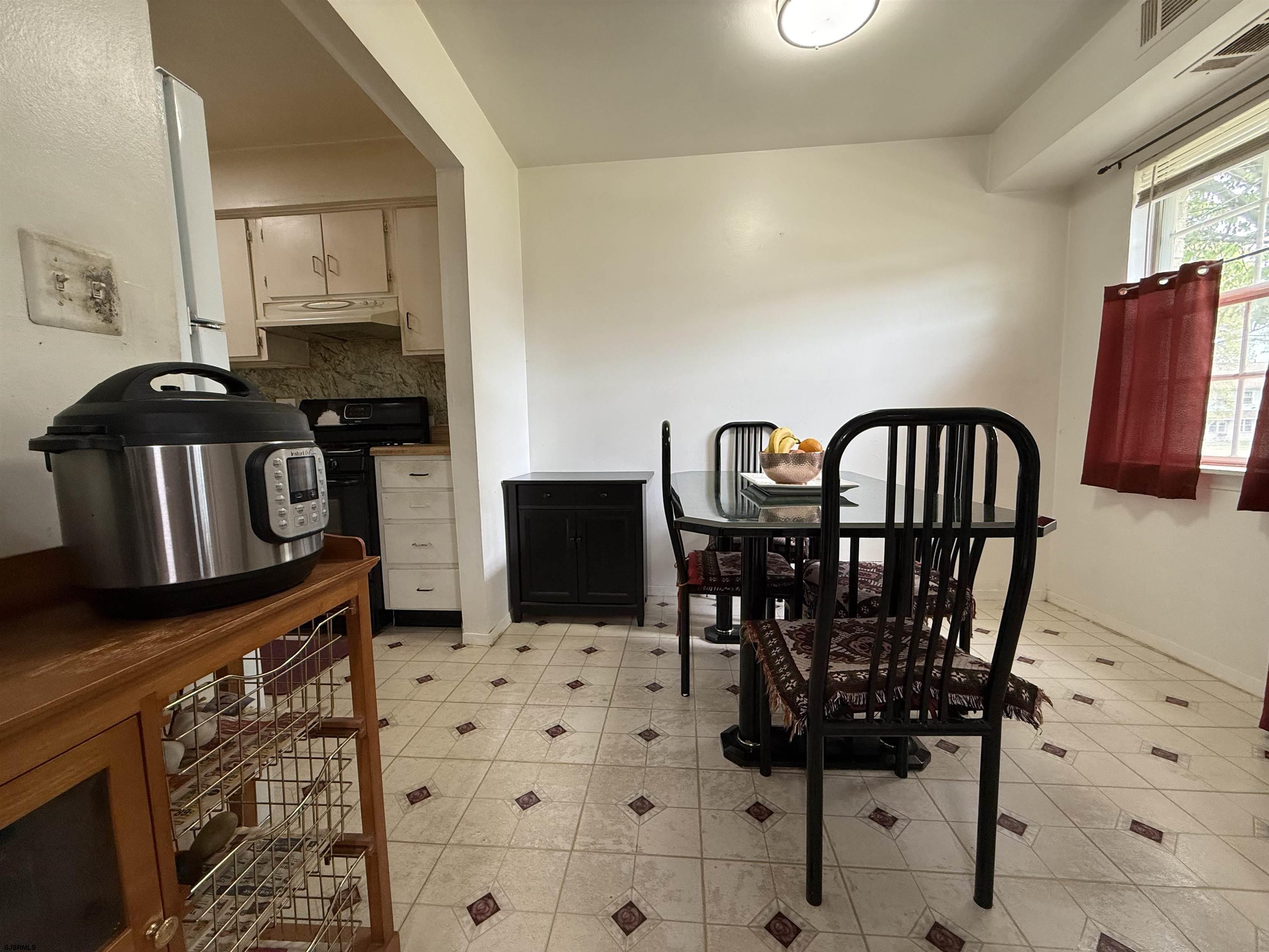 720 South New Road, Unit 3L Absecon, NJ 08201 - Photo 8 of 25 a view of a dining room with furniture