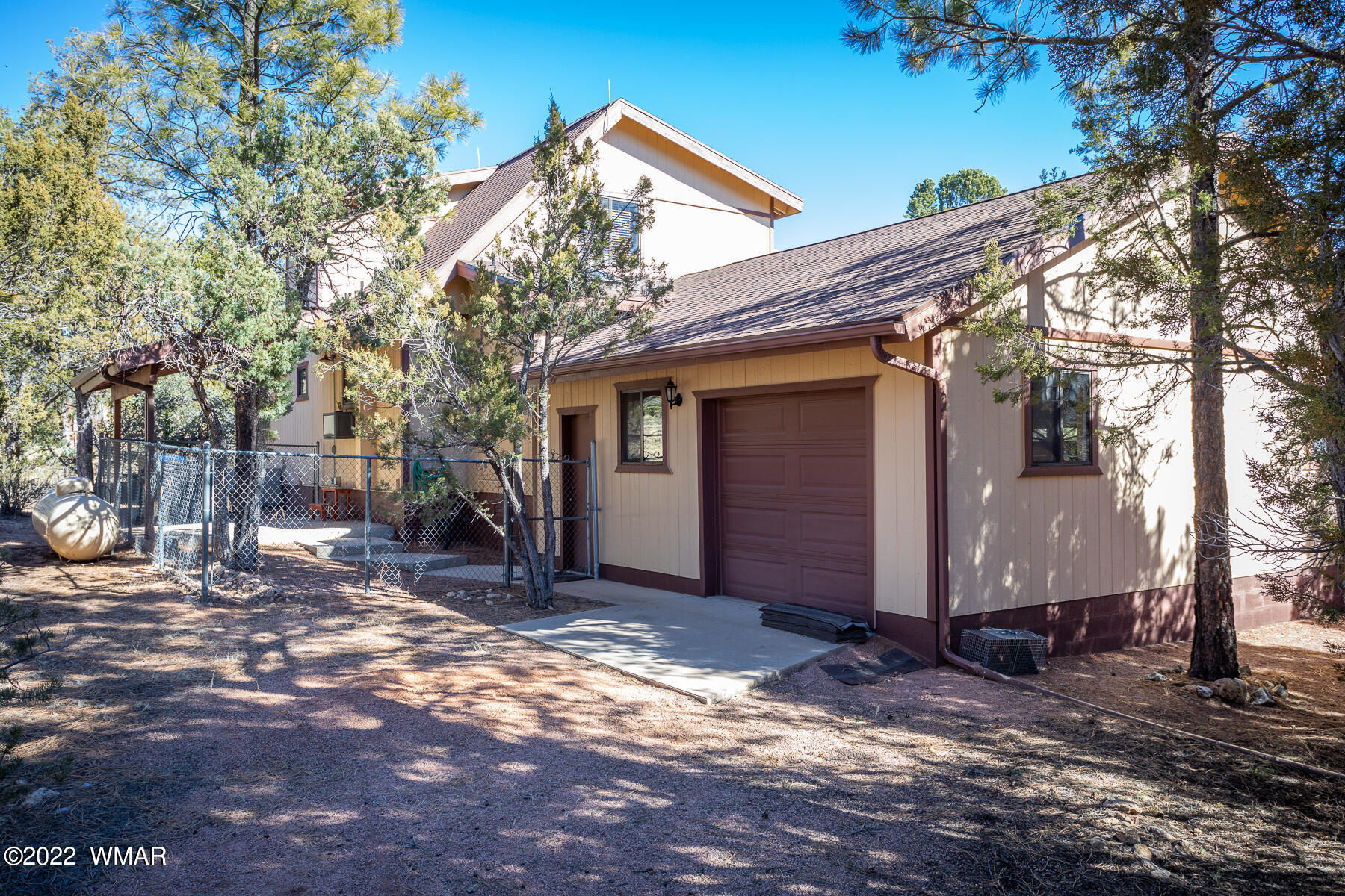 2840 Lodgepole Road Overgaard, AZ 85933 - Photo 5 of 30 a view of a house with a yard