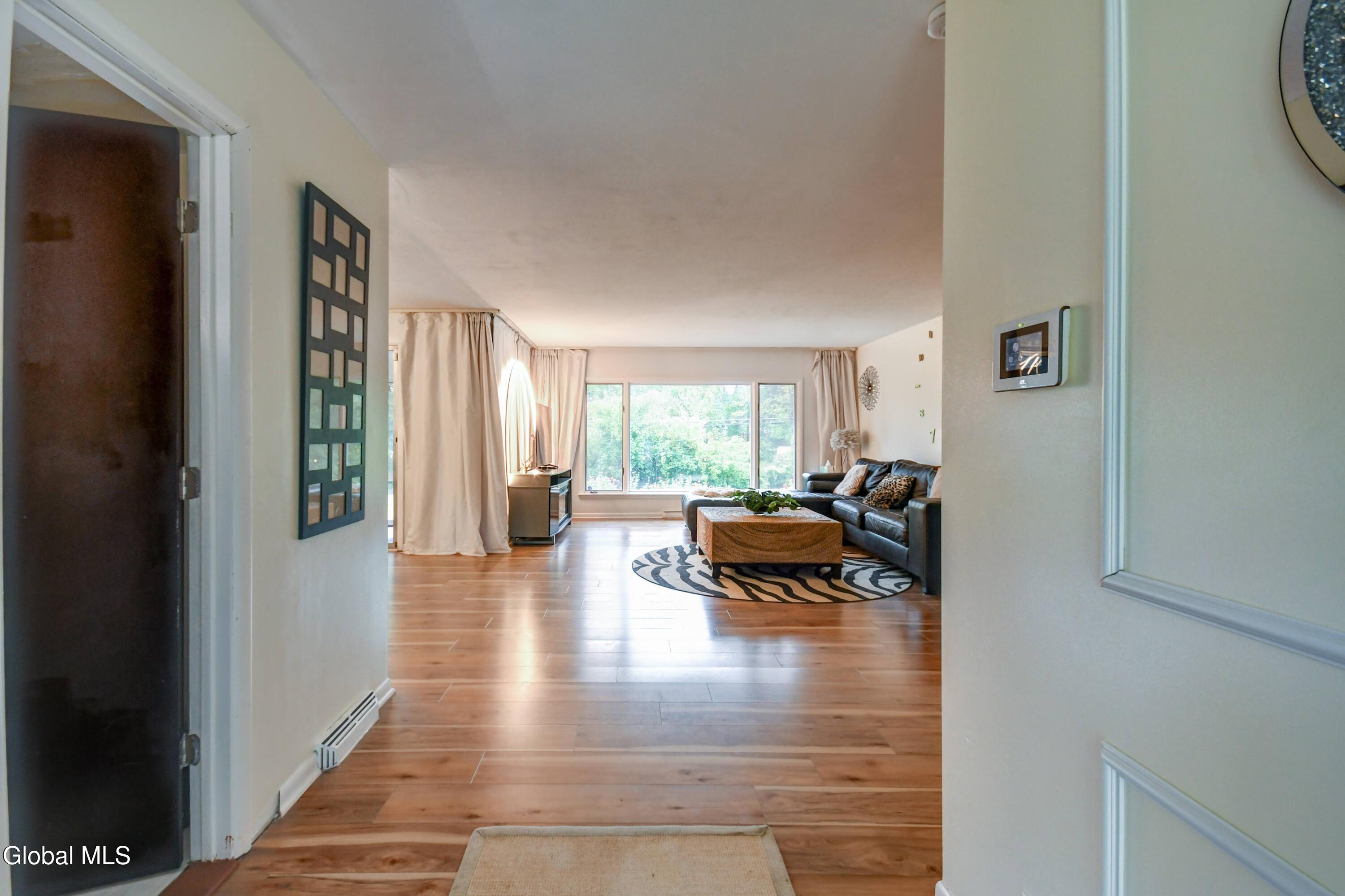 810 Cortland St-2