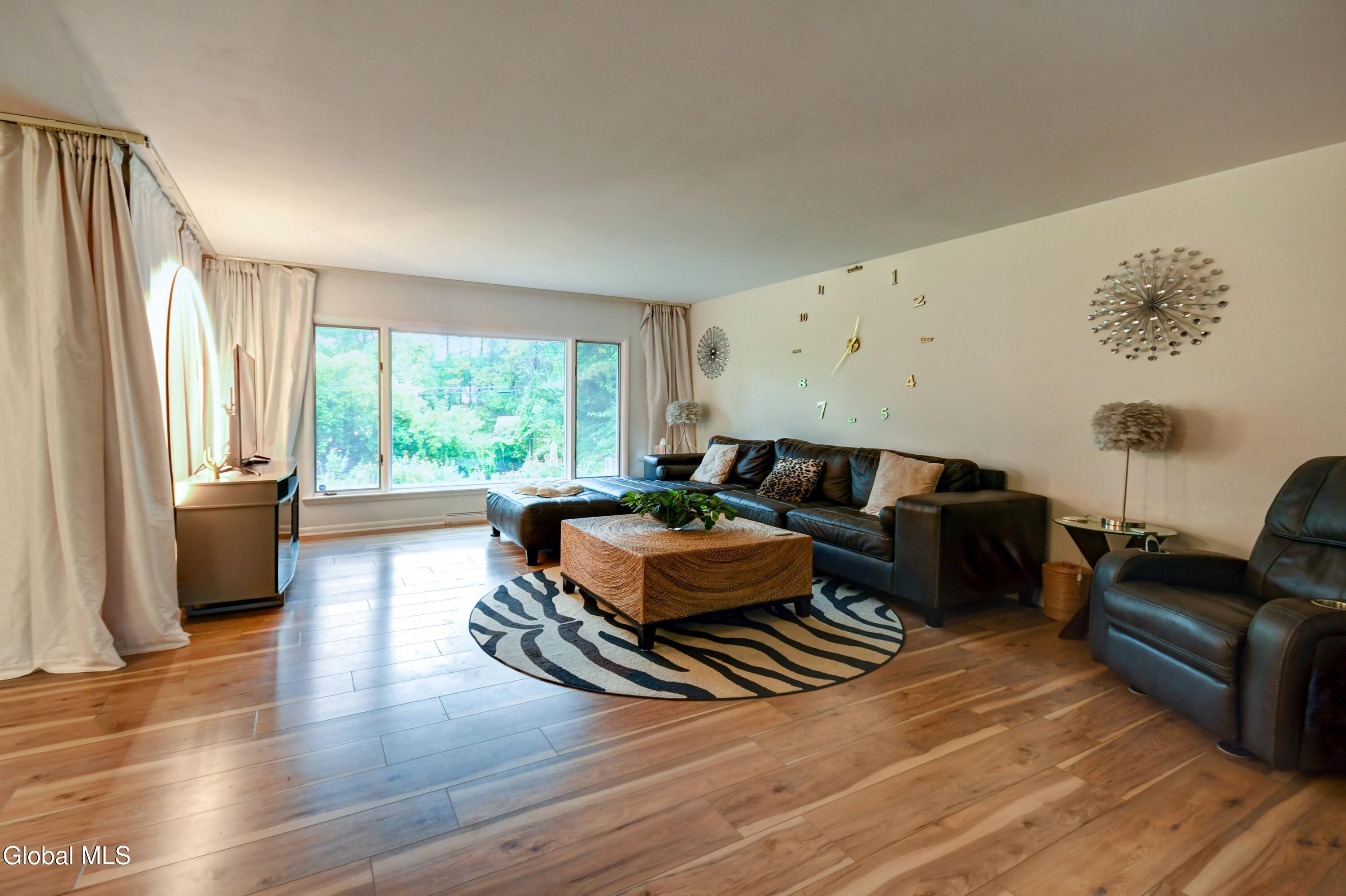 810 Cortland St-3
