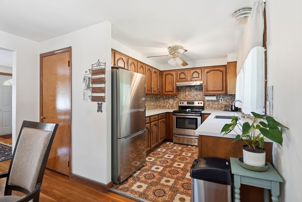 16 Gloria Road Randolph, MA 02368 - Photo 12 of 31