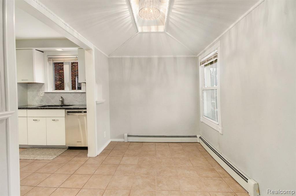 1536 Roslyn Road Grosse Pointe, MI 48236 - Photo 12 of 34