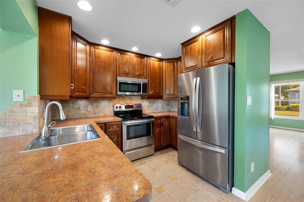 8440 Brentwood Road Seminole, FL 33777 - Photo 4 of 24