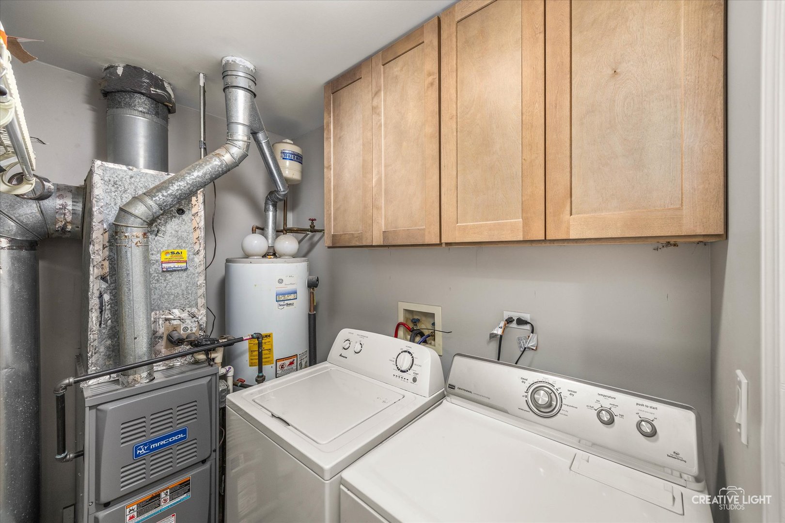 1426 Grandview Court Algonquin, IL 60102 - Photo 13 of 28 a room with storage and utility