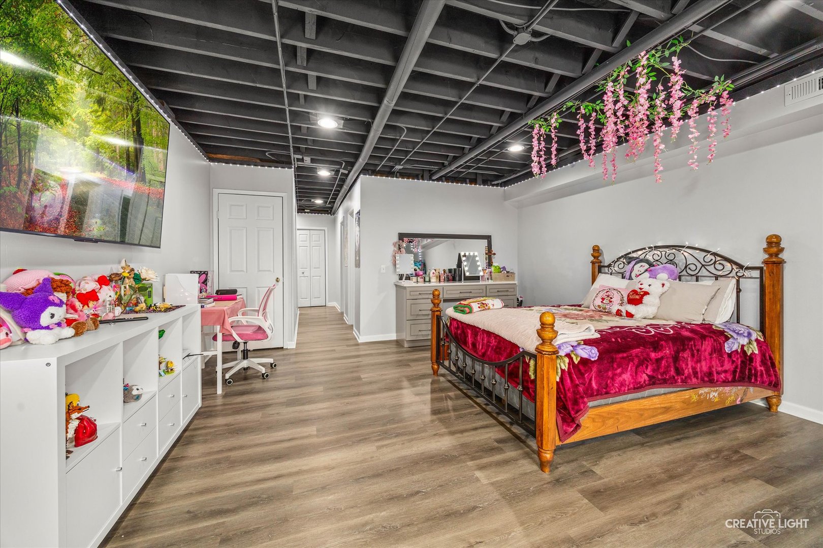 1426 Grandview Court Algonquin, IL 60102 - Photo 22 of 28 a bedroom with bed and wooden floor