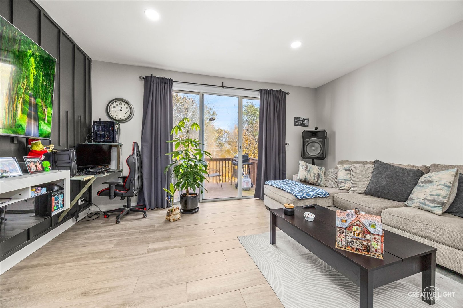 1426 Grandview Court Algonquin, IL 60102 - Photo 6 of 28 a living room with furniture and a flat screen tv