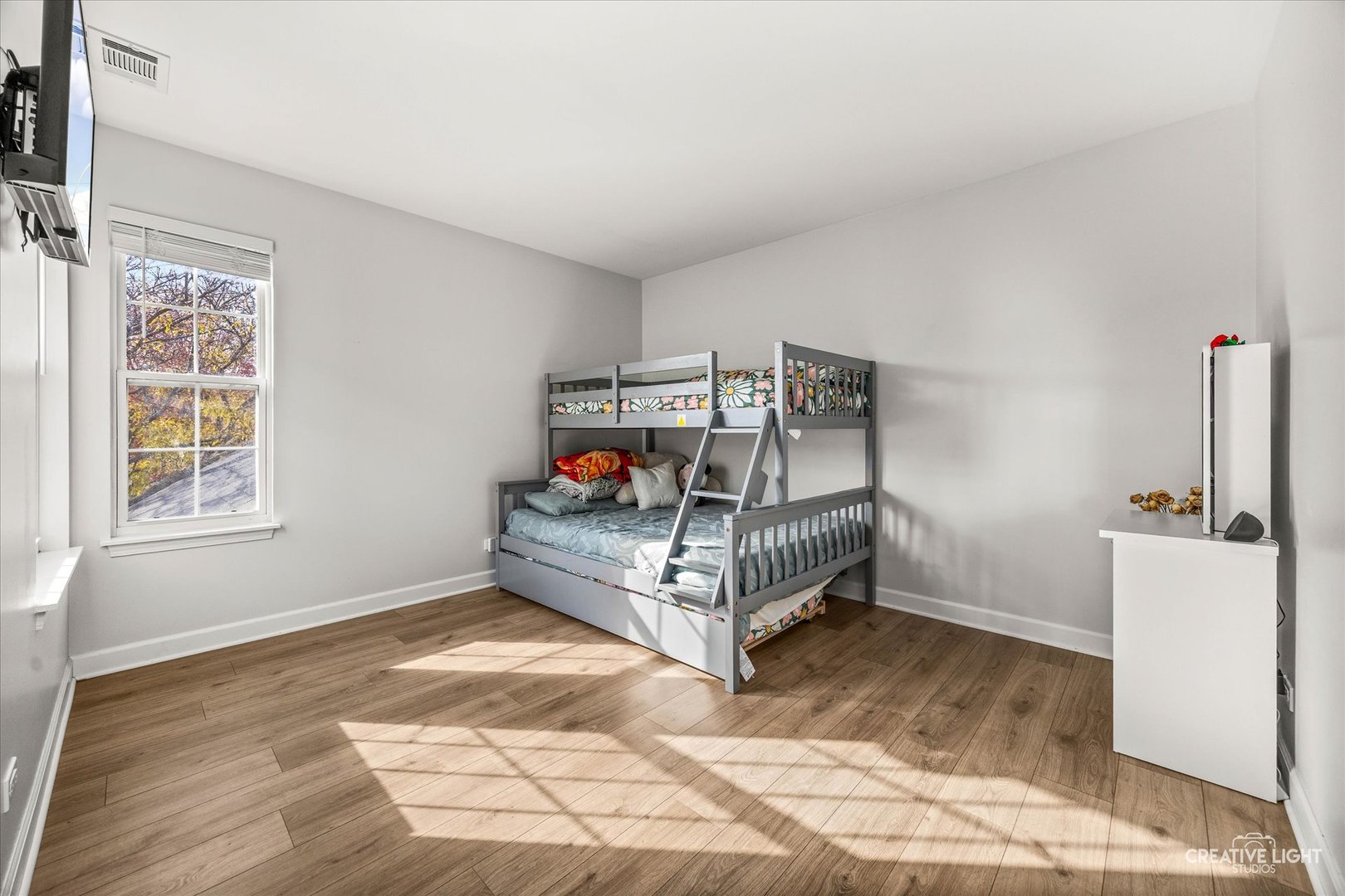 1426 Grandview Court Algonquin, IL 60102 - Photo 10 of 28 a bedroom with a bed and a window