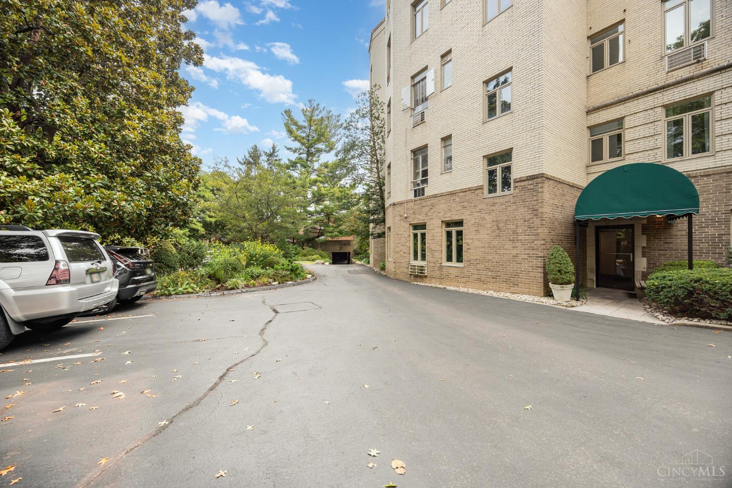 2374 Madison Road, Unit E2F Cincinnati, OH 45208 - Photo 38 of 39 Gallery Image 38