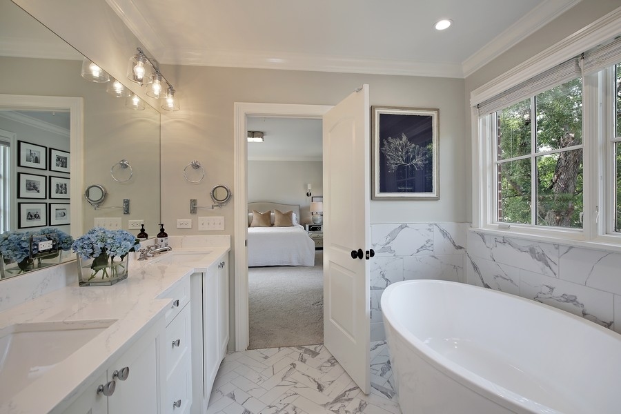 544 Sterling Road Kenilworth, IL 60043 - Photo 11 of 30 a bathroom with a tub sink and mirror