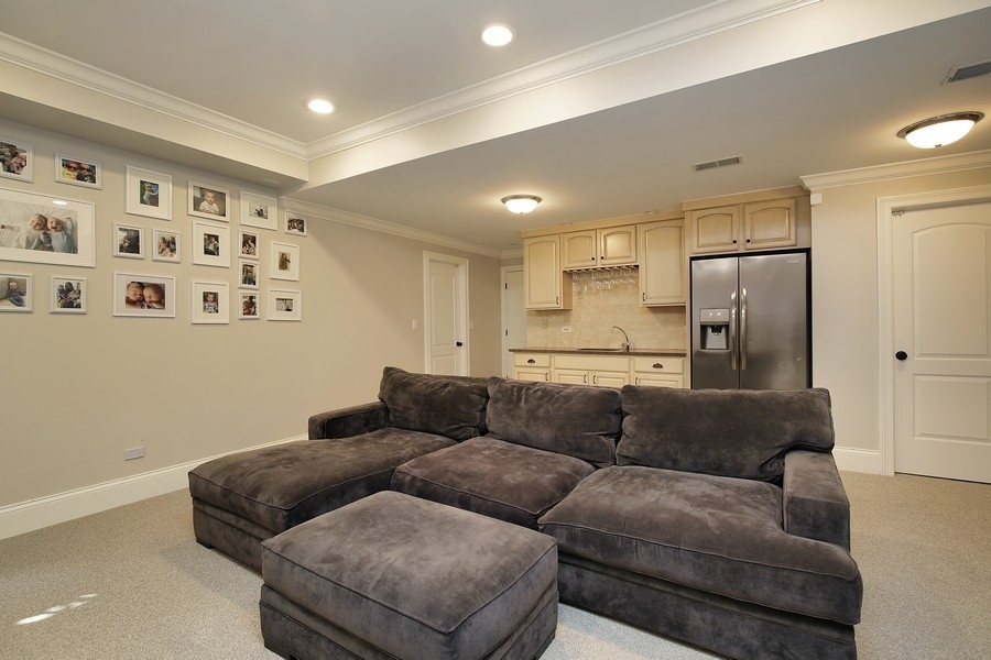 544 Sterling Road Kenilworth, IL 60043 - Photo 20 of 30 a living room with furniture and a couch