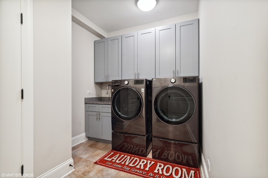 544 Sterling Road Kenilworth, IL 60043 - Photo 23 of 30 a utility room with dryer and washer