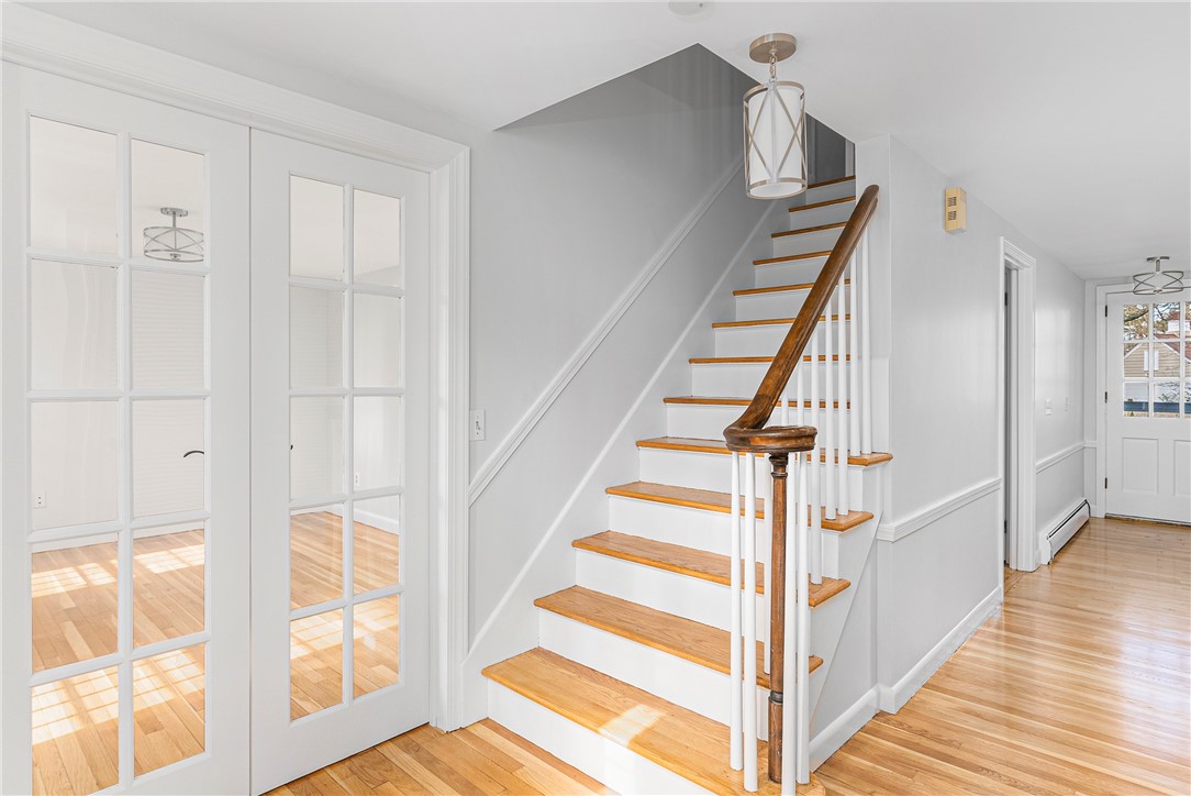 285 Crestwood Road Warwick, RI 02886 - Photo 2 of 44 Gallery Image 2
