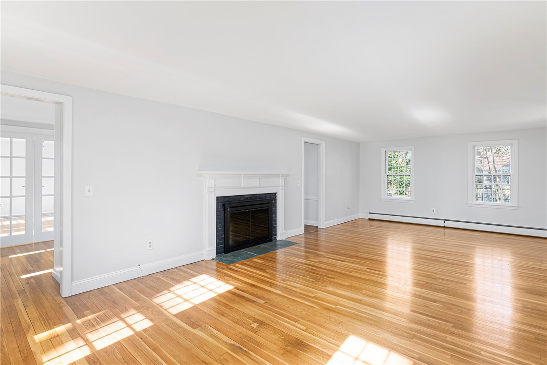 285 Crestwood Road Warwick, RI 02886 - Photo 3 of 44 Gallery Image 3