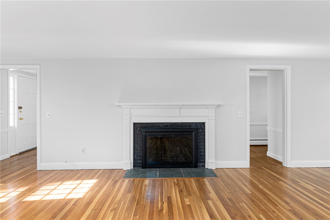 285 Crestwood Road Warwick, RI 02886 - Photo 4 of 44 Gallery Image 4