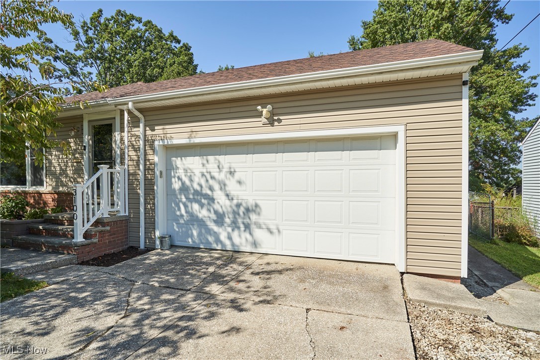 3100 West Ridgewood Drive Cleveland, OH 44134 - Photo 23 of 29 2 car garage attached with door opener