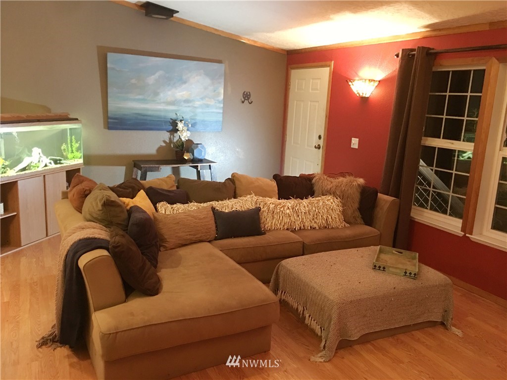 7876 Decatur Avenue Clinton, WA 98236 - Photo 6 of 17 Gallery Image 6