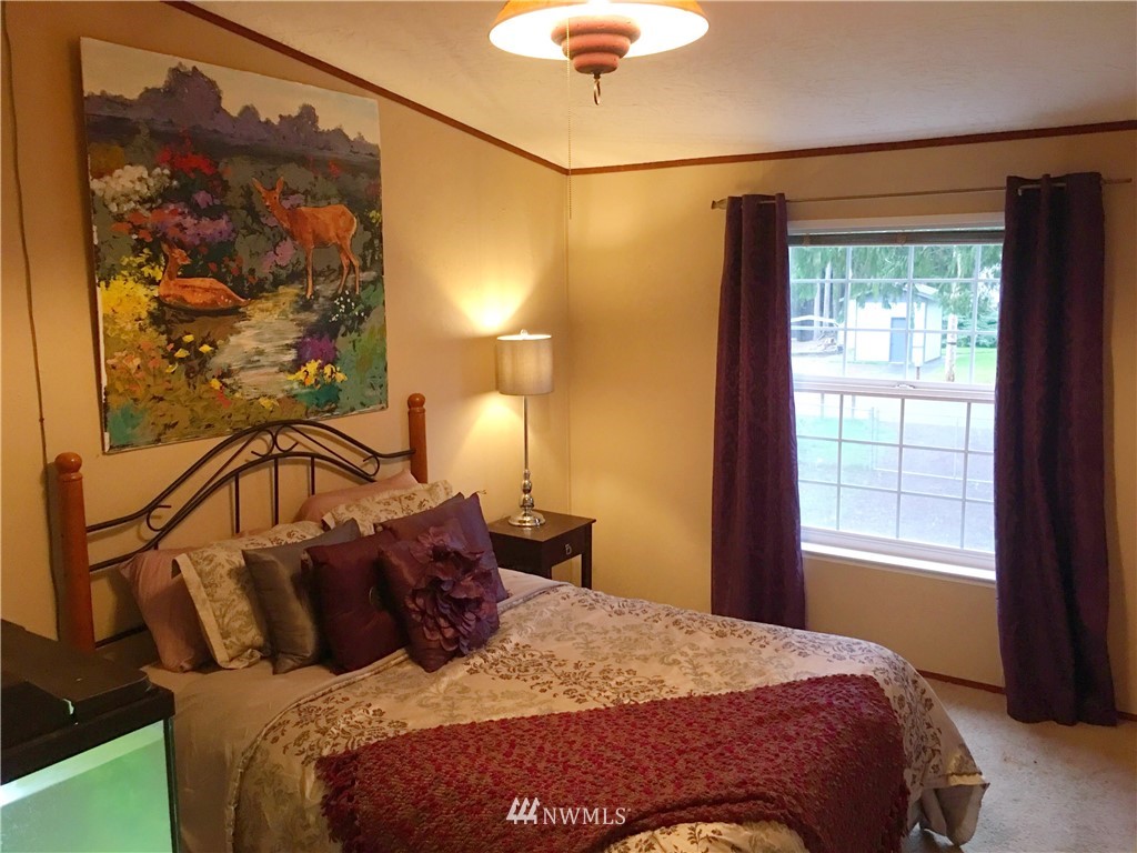 7876 Decatur Avenue Clinton, WA 98236 - Photo 9 of 17 Gallery Image 9