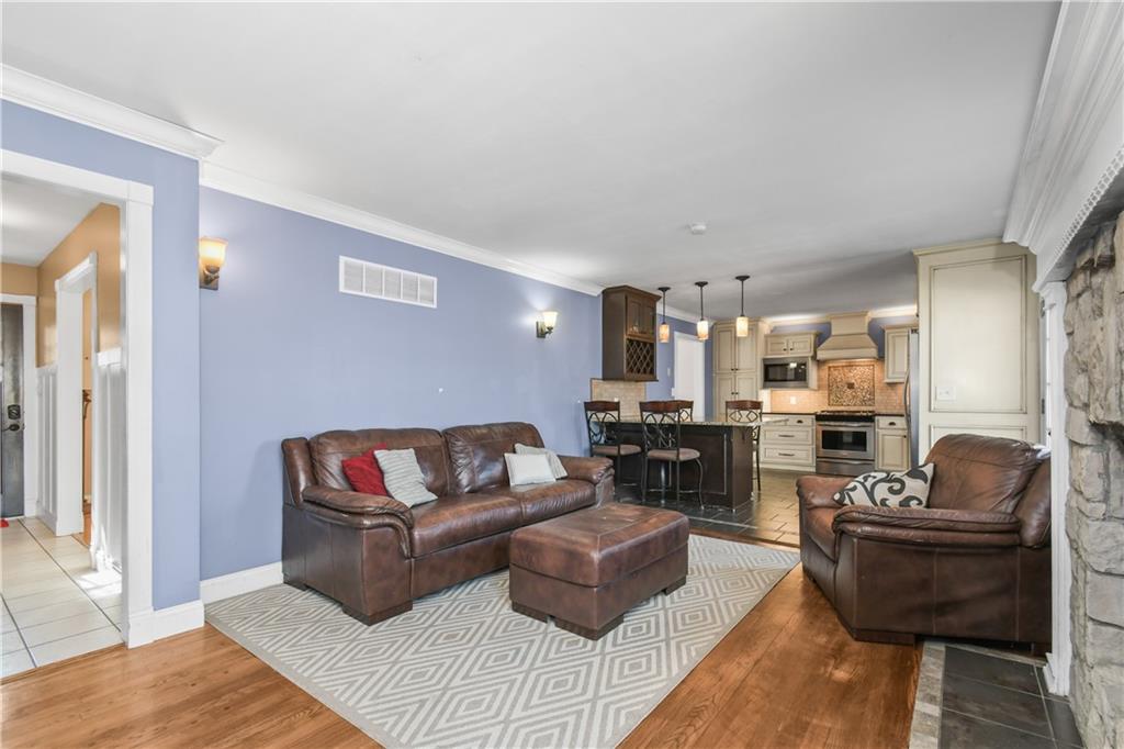 810 Northeast Chestnut Street Lee's Summit, MO 64086 - Photo 11 of 32