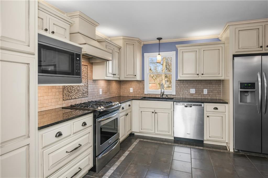 810 Northeast Chestnut Street Lee's Summit, MO 64086 - Photo 13 of 32