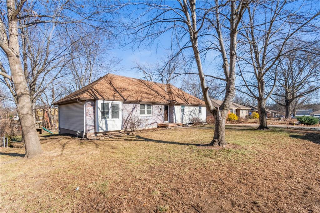 810 Northeast Chestnut Street Lee's Summit, MO 64086 - Photo 2 of 32