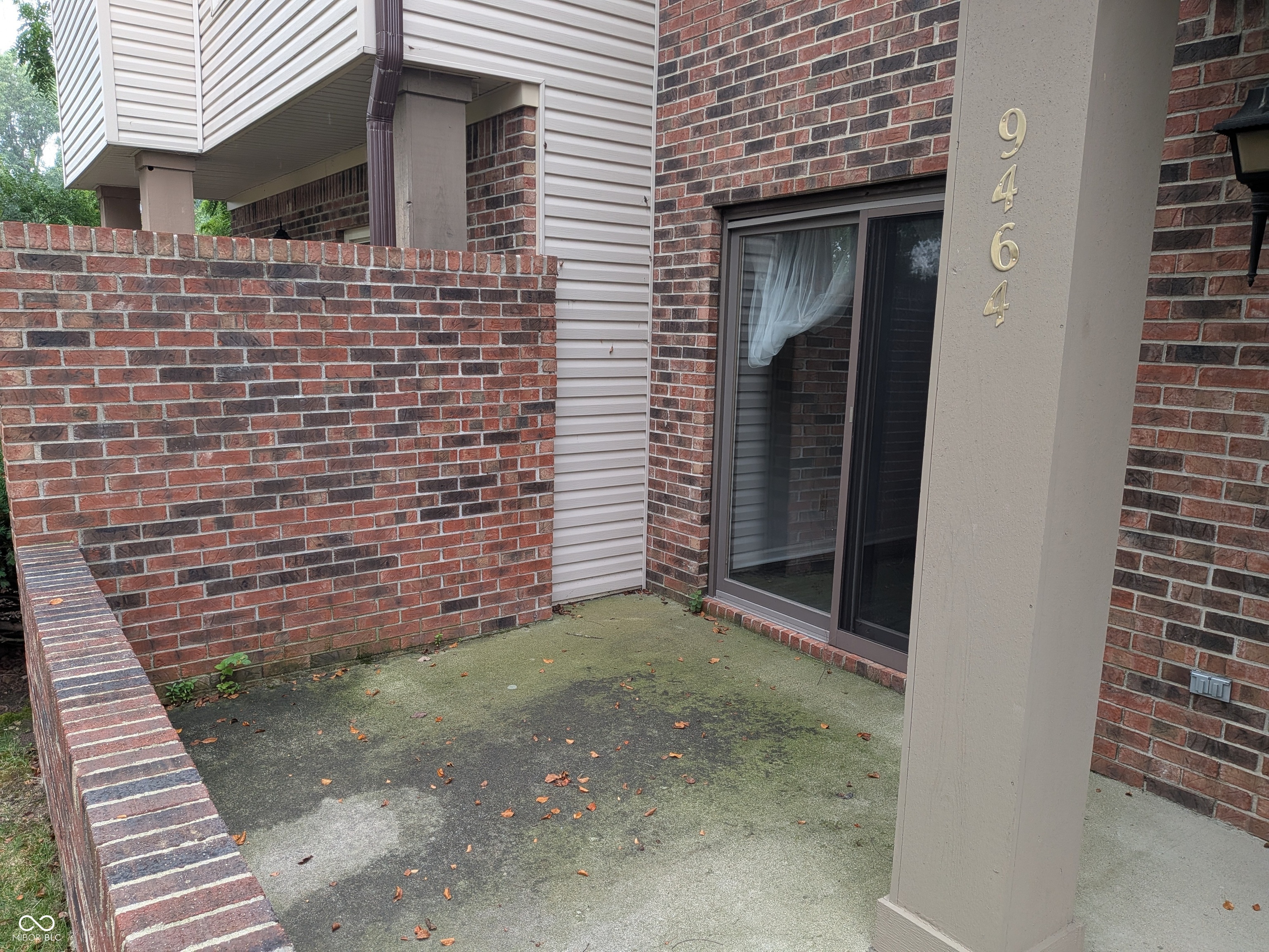 9464 Maple Way Indianapolis, IN 46268 - Photo 3 of 24 Gallery Image 3