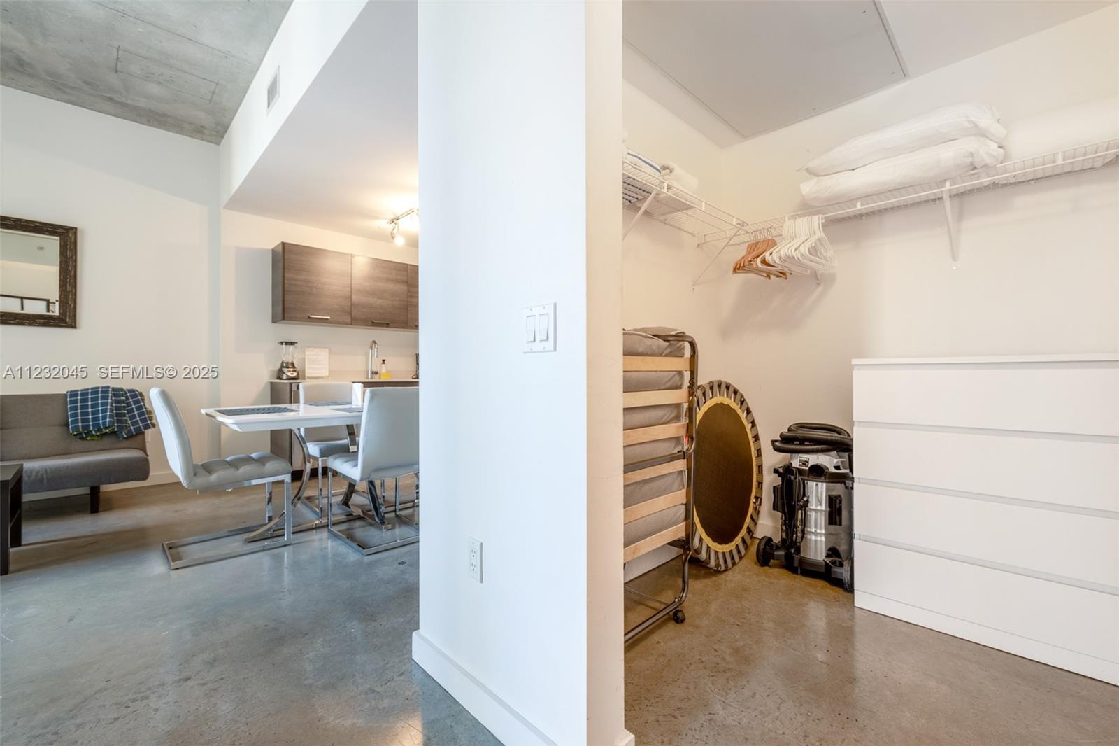 151 Southeast 1st Street, Unit 809 Miami, FL 33131 - Photo 36 of 45