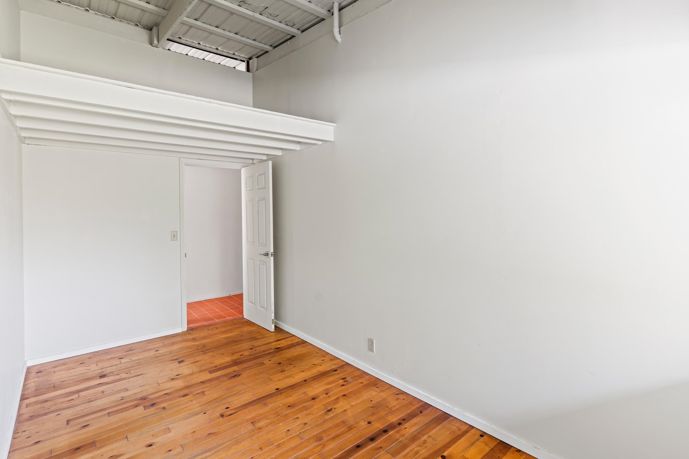 575 Awalau Road Haiku, HI 96708 - Photo 38 of 50 a view of a hallway with wooden floor