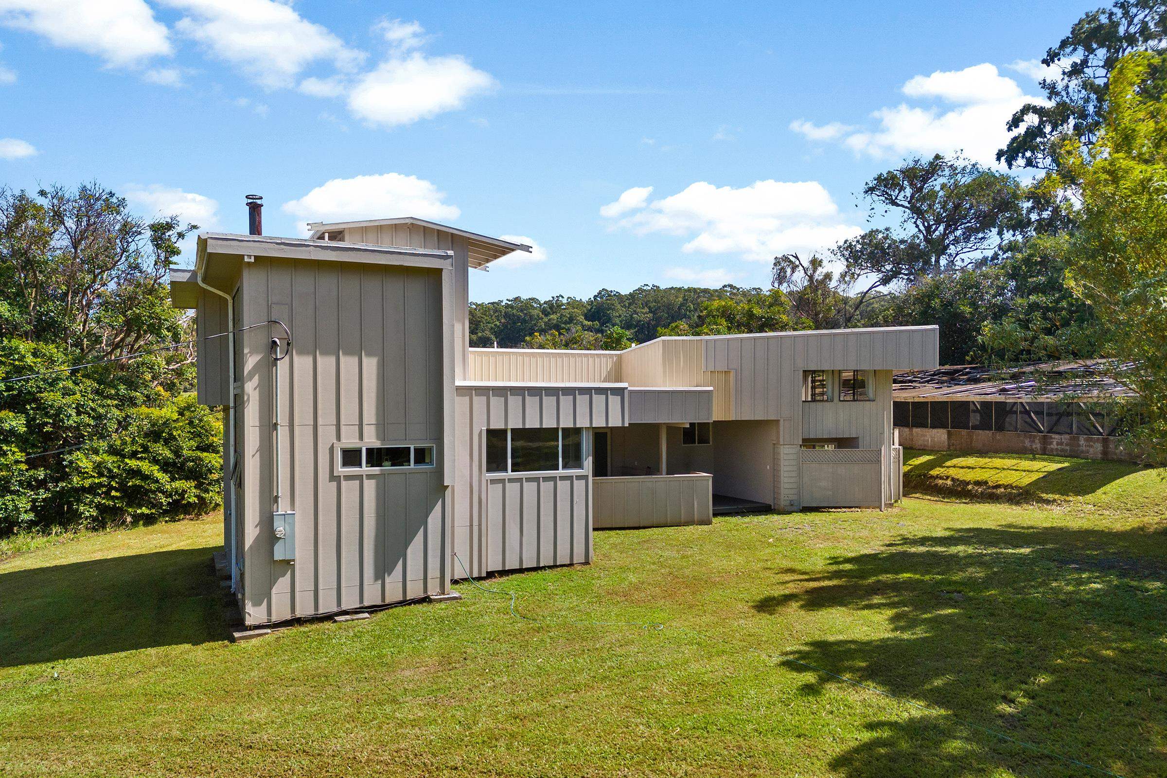 575 Awalau Road Haiku, HI 96708 - Photo 46 of 50 a view of a house with pool and sitting area